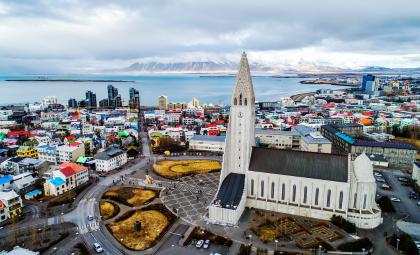 Uitzicht over de stad Reykjavik
