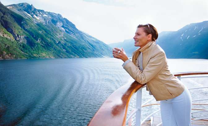 Uitzicht op zee van een schip van AIDA