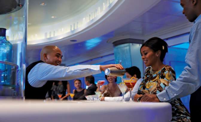 Cocktailbar op Celebrity Equinox