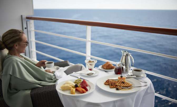 Room service op het balkon van Oceania Cruises