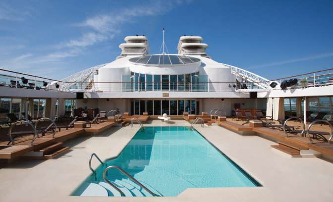 zwembad op dek van Seabour Odyssey