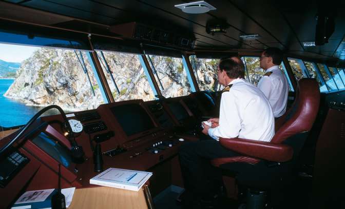 Kapiten van de Nordkapp van Hurtigruten