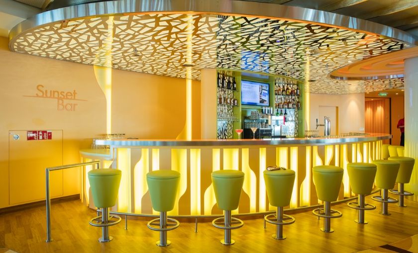 Sunset bar op de AidaPerla