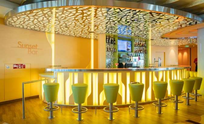 Sunset bar op de AidaPerla