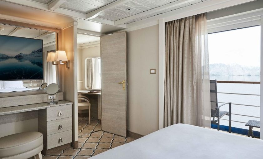 Ba;kon suite op de Silver Cloud Expedition