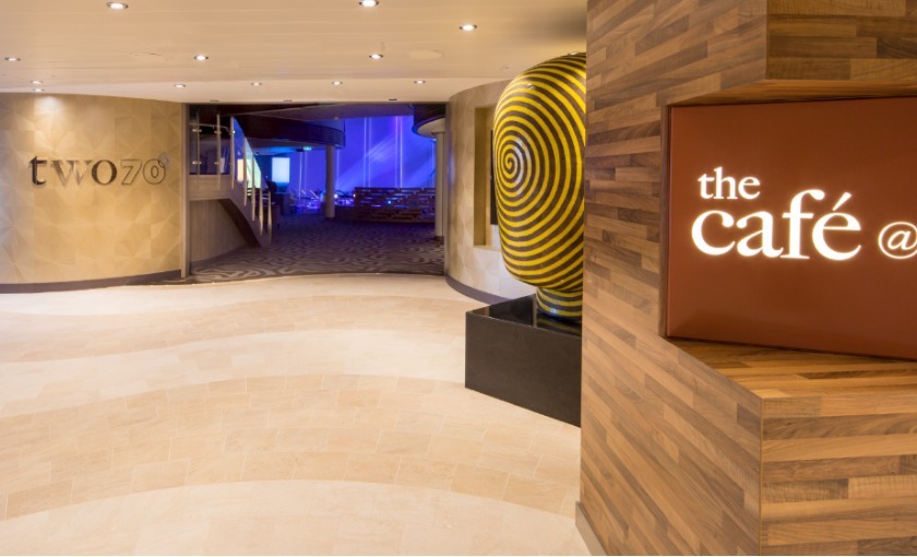 Cafe op de Grandeur of the Seas