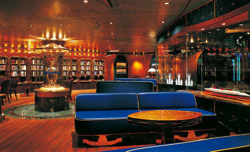 Bibliotheek aan boord van Carnival Paradise