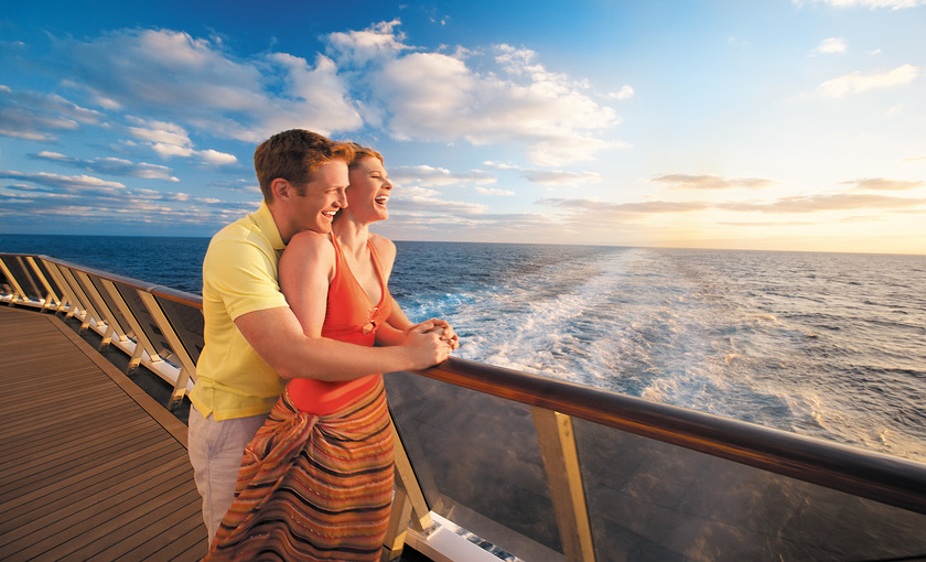 Koppel op dek van Carnival Imagination 