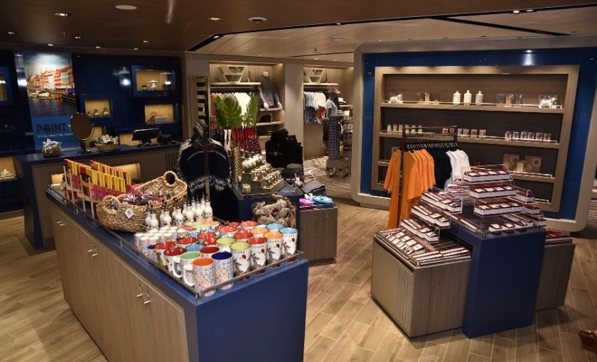 Winkel aan boord Celebrity Apex tijdens Noorse fjorden cruise